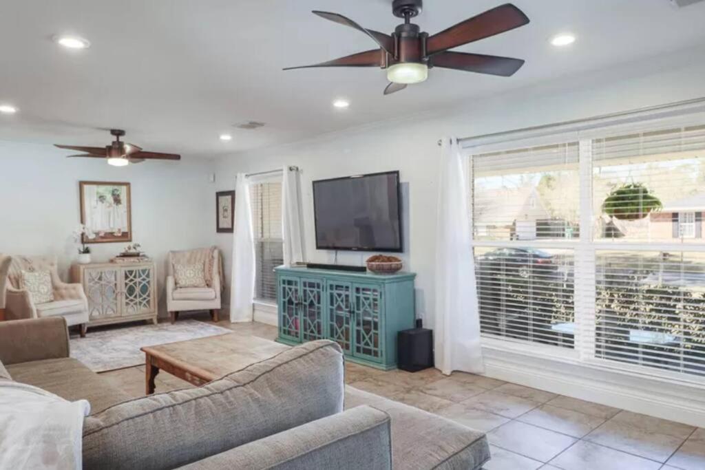 4/3 Home Centrally Located, Beach, Casino, Airport, Dining, Golfing, Shopping, Entertainment Gulfport Extérieur photo