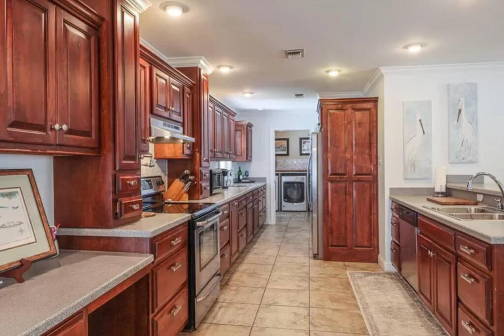 4/3 Home Centrally Located, Beach, Casino, Airport, Dining, Golfing, Shopping, Entertainment Gulfport Extérieur photo