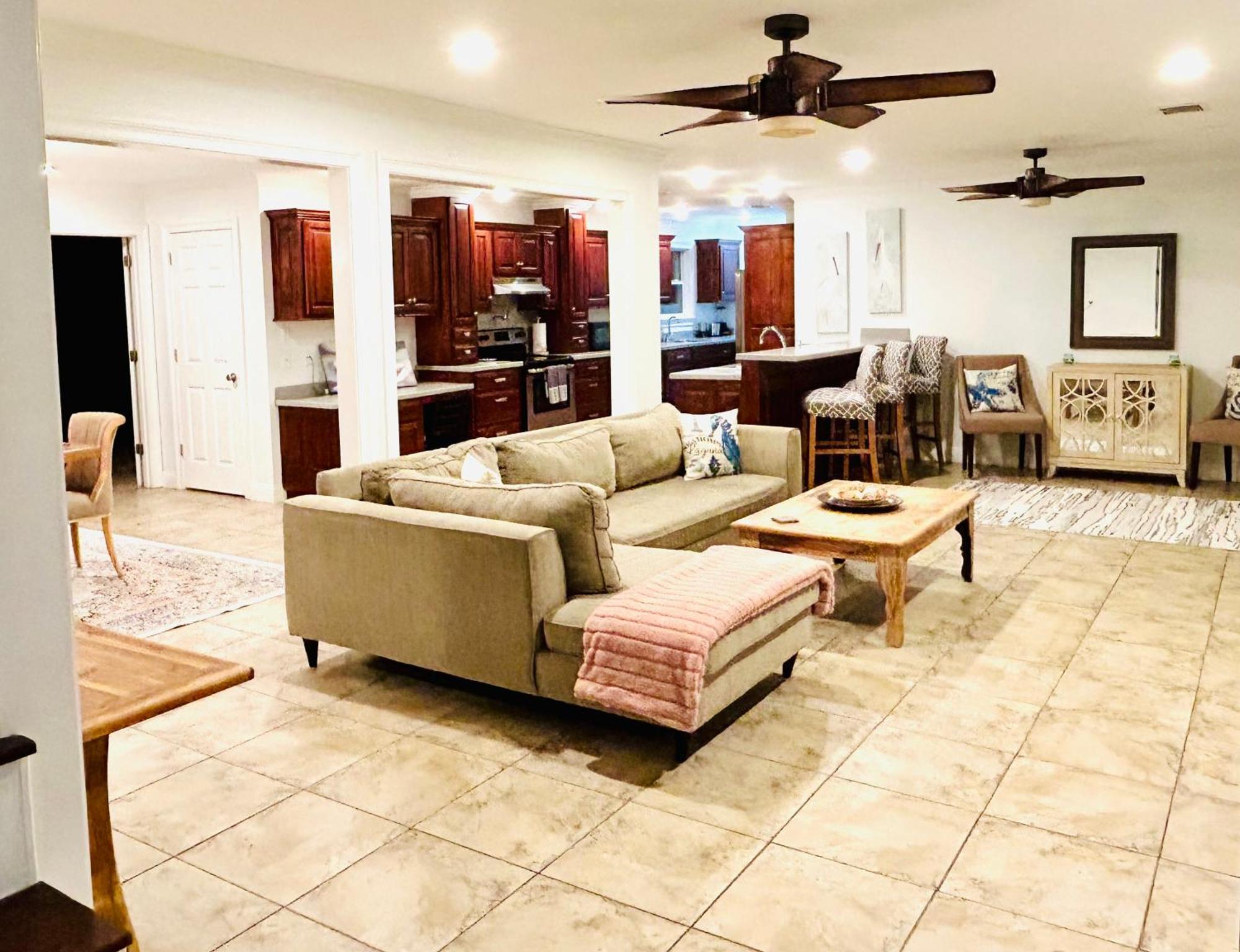 4/3 Home Centrally Located, Beach, Casino, Airport, Dining, Golfing, Shopping, Entertainment Gulfport Extérieur photo